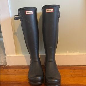 Hunter Black Classic Rainboot Tall with Zipper